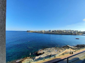 Cloud 7 Quality Sea Front Apartment